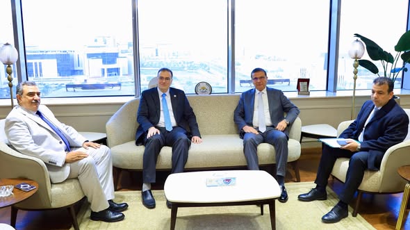 وزير الزراعة ورئيس “التنظيم والإدارة” يتفقان على التعاقد مع أكثر من 4500 طبيب بيطري  لدعم منظومة “الطب البيطري” بالمحافظات