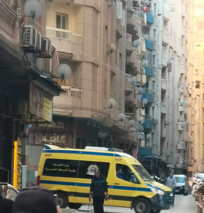 الانتهاء من معاينة النيابة العامة لمنزل الفنانة نيفين مندور تم نقل الجثمان الي المشرحة