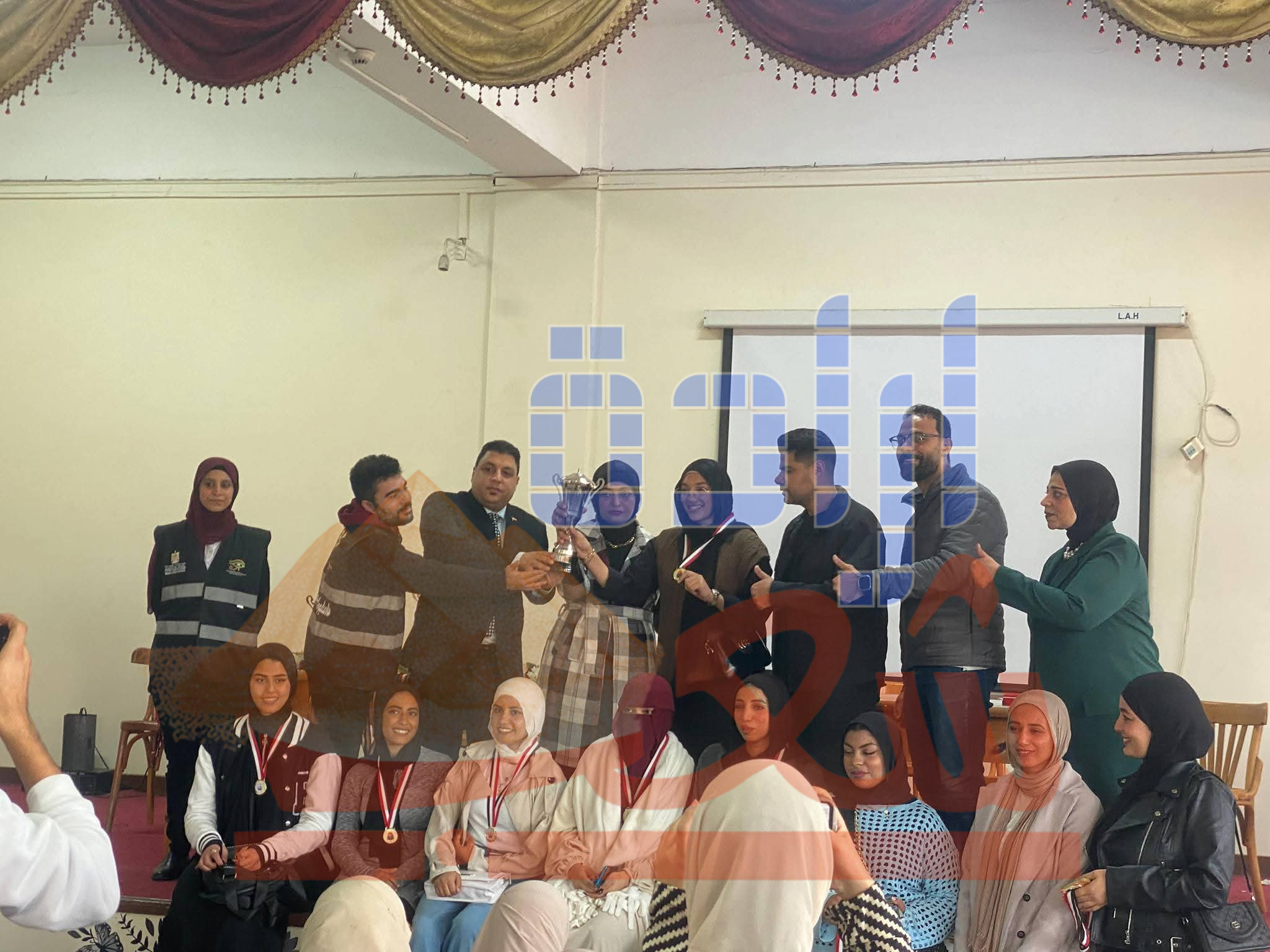 المعهد الفني الصناعي ببورسعيد يكرم أبنائه الأبطال بدوري الاقاليم بعد تحقيق ٤ مراكز متقدمة.