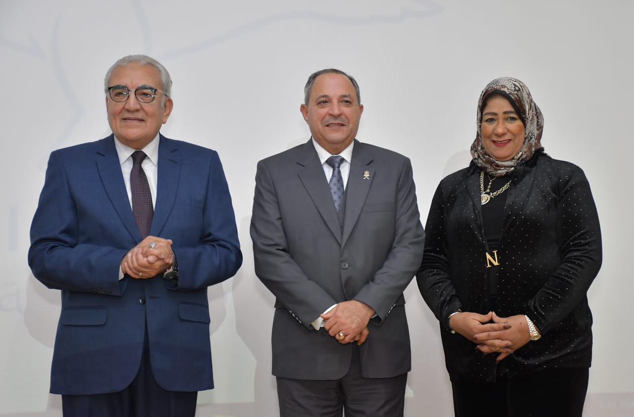 محافظ بورسعيد : تكريم خاص لمديرة العلاقات العامة بحي الزهور- نرجس الشاعر، وعدد من رواد «بورسعيد أرض المواهب»