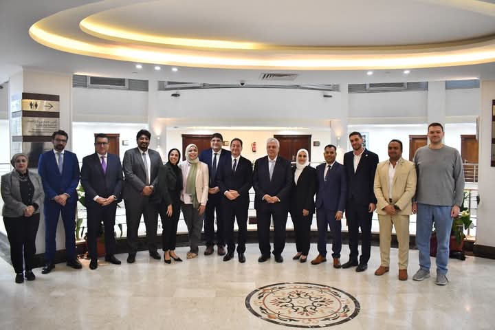 وزير التعليم العالي يلتقي الدفعة الأولى من طلاب منح الدكتوراه المشتركة مع فرنسا بحضور السفير الفرنسي بالقاهرة