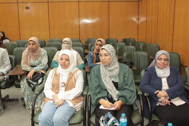 جامعة أسيوط تعقد جلسة تشاور مجتمعي لتقييم الأثر البيئي لمجمع محارق النفايات الطبية الخطرة بالمستشفيات الجامعية