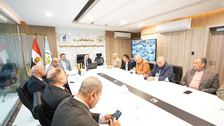 مدير تعليم أسيوط يشارك فى غرفة العمليات المركزية لمتابعة أعمال انتخابات مجلس النواب بالدائرة الثالثة