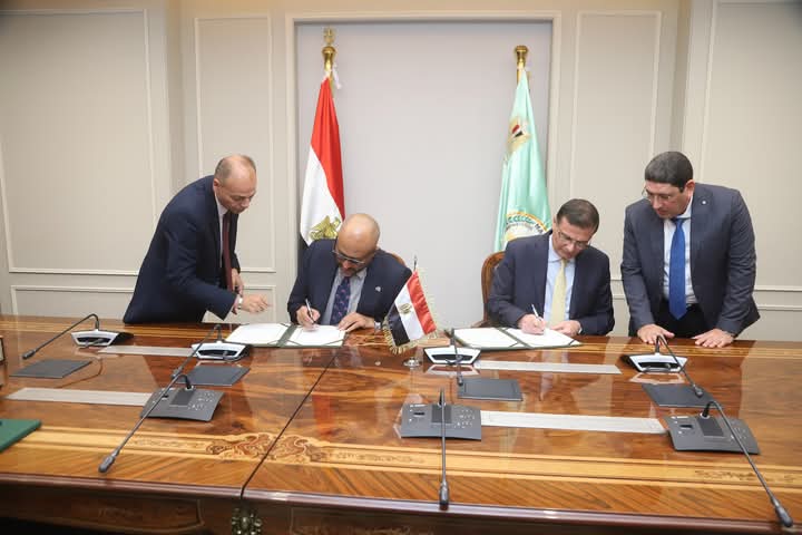 وزير الزراعة يوقع اتفاقية تجديد استضافة مصر للمركز الدولي للأسماك