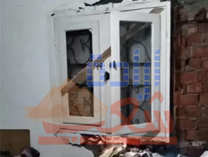 «كنت مفكر نفسي بحلم».. أتوبيس مدرسة دولية يقتحم غرفة نوم أسرة بمدينة بدر