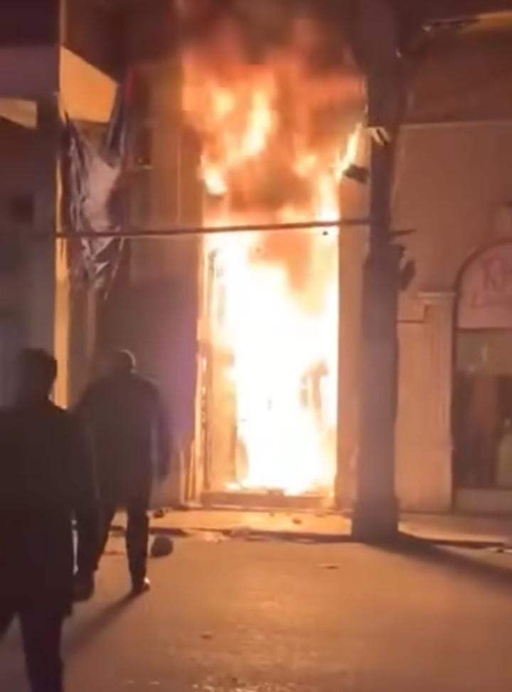 حريق محدود بشارع النهضة.. اشتباه في ماس كهربائي وجهود مكثفة للسيطرة دون إصابات