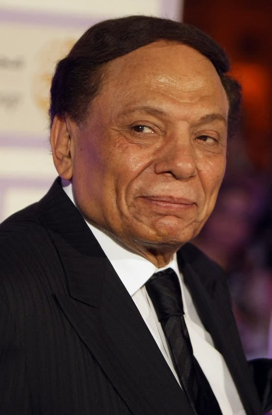 غياب عادل إمام عن عزاء شقيقته يثير تساؤلات وحرص العائلة على خصوصيته