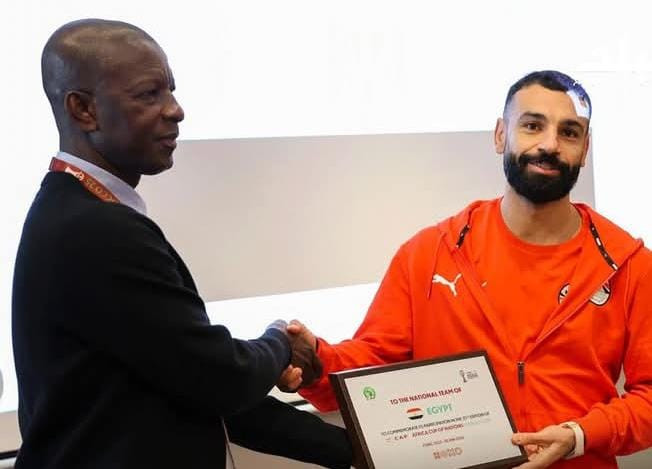 كاف يمنح محمد صلاح شهادة مشاركة منتخب مصر في النسخة الـ35 من كأس الأمم الأفريقية