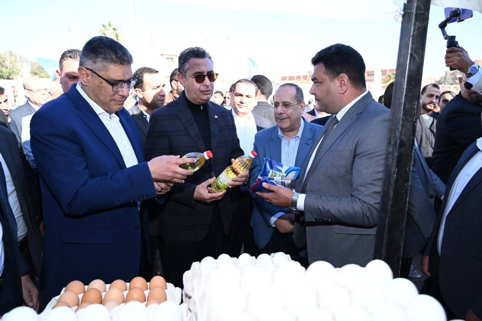 وزير التموين ومحافظ الجيزة يفتتحان سوق «اليوم الواحد» بحدائق الأهرام ويوسعان التجربة في 19 موقعًا بالمحافظة