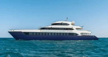 حادث تصادم بين فندقين عائمين المسمى “أوبرا”