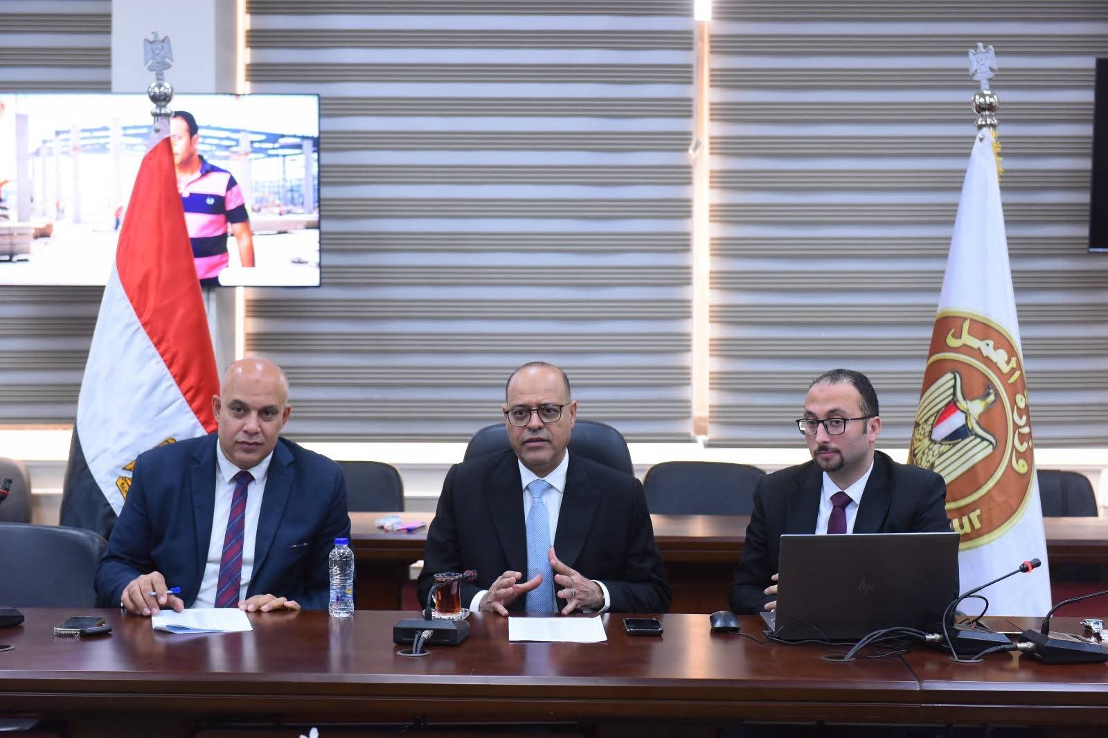 وزير العمل يتابع اختبارات «سفراء العمل» لتأهيل شباب واعٍ بأدوات الذكاء الاصطناعي