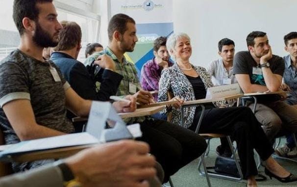 20 منحة دراسية بتمويل مشترك بين مصر وفرنسا