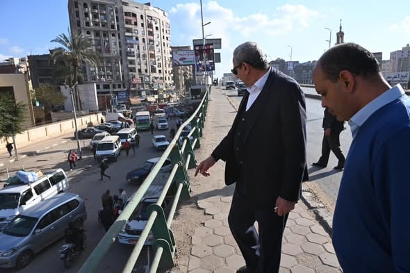 محافظ الغربية يستجيب لشكاوى المواطنين و يعاين كوبرى المعرض على الطبيعة