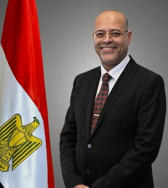 وزير العمل يُصدر قرارًا بتحديد وتنظيم ساعات العمل في المنشآت الصناعية