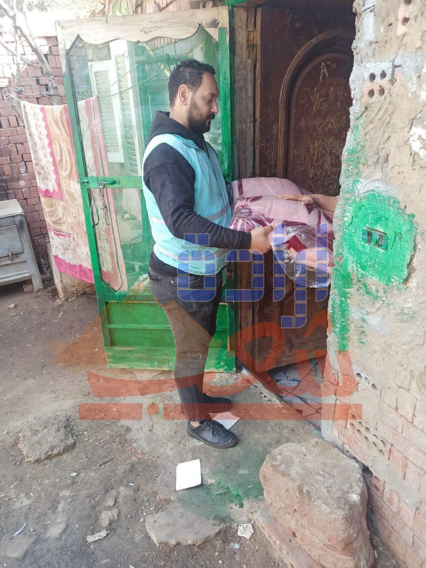 لحماية الأسر الأولى بالرعاية من قسوة البرد بطاطين الشتاء لحد باب البيت