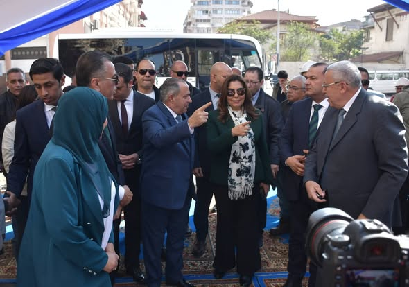 وزيرة التنمية المحلية ومحافظ بورسعيد يتفقدان أعمال تطوير أسواق الحميدي والتجاري بحضور وفد من ” الهابيتات”