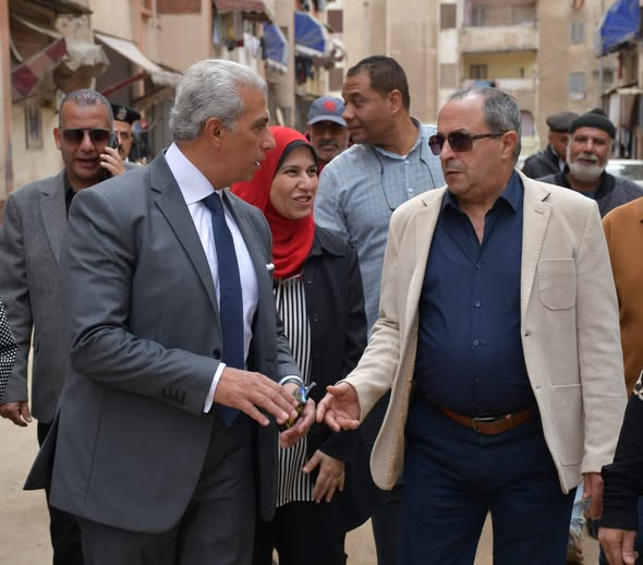 محافظ بورسعيد يتفقد أعمال تطوير ورفع كفاءة مساكن متخللات “عمر بن عبد العزيز ” ويؤكد : الانتهاء من 80 % من أعمال تطوير المنطقة