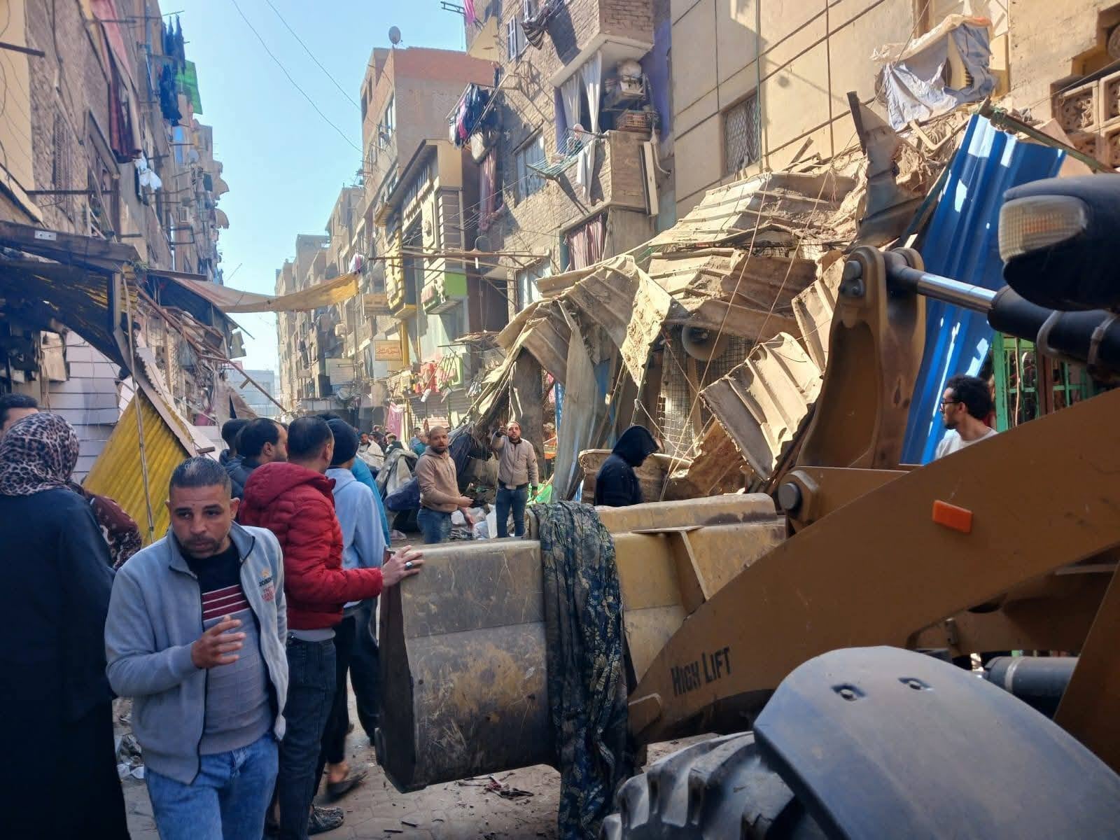 محافظ القليوبية يتابع جهود حي غرب شبرا الخيمة فى رفع الإشغالات وإعادة الانضباط لشارع ناصر