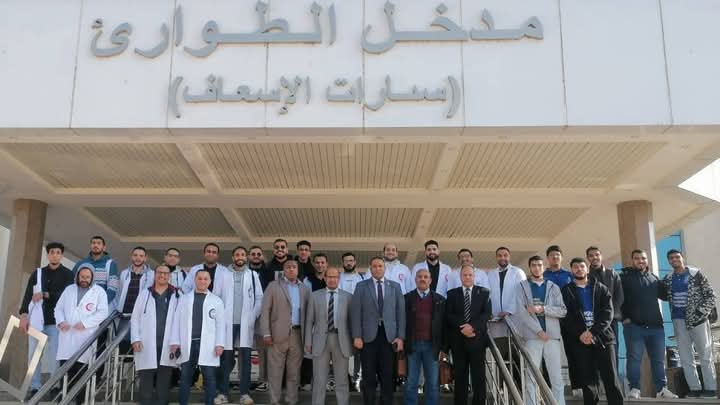 قافلة مستشفى جامعة الأزهر بأسيوط توقّع الكشف الطبي على 1000حالة بقرية عرب مطير بأسيوط