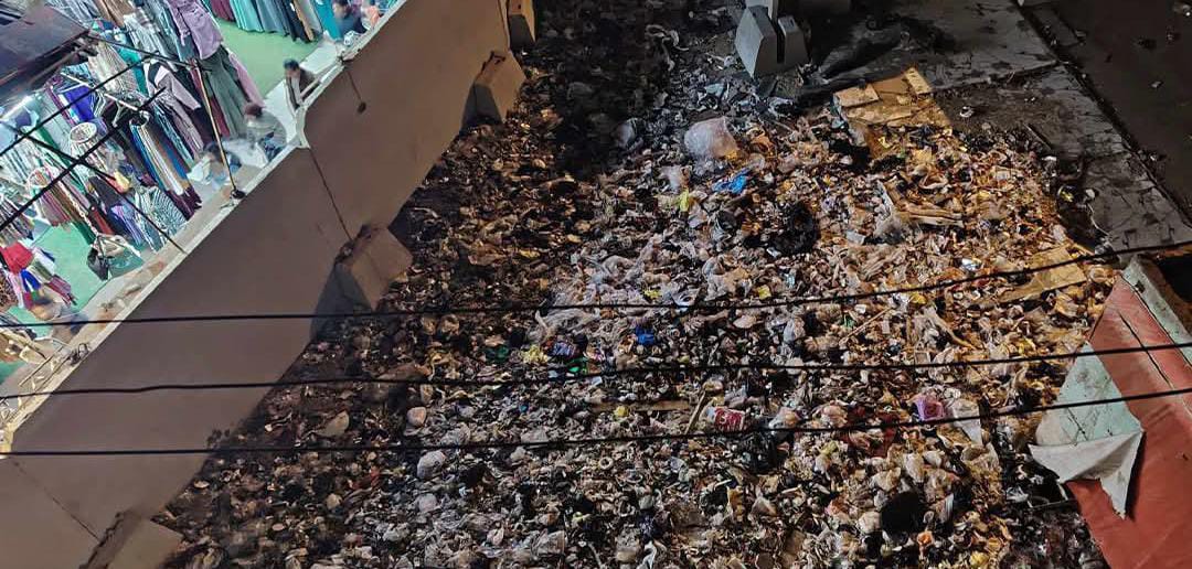 مأساة بشبرا الخيمة محطة المترو تغرق في القمامة والروائح الكريهة