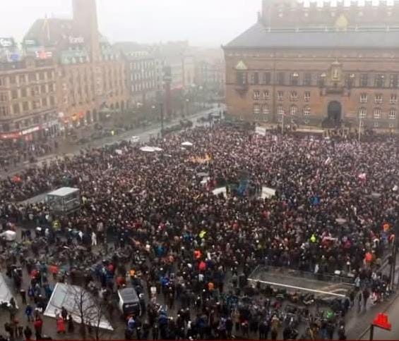 جرينلاند ليست للبيع احتجاجات غاضبة في الدنمارك تملأ الشوارع رفضًا لتهديدات ترامب