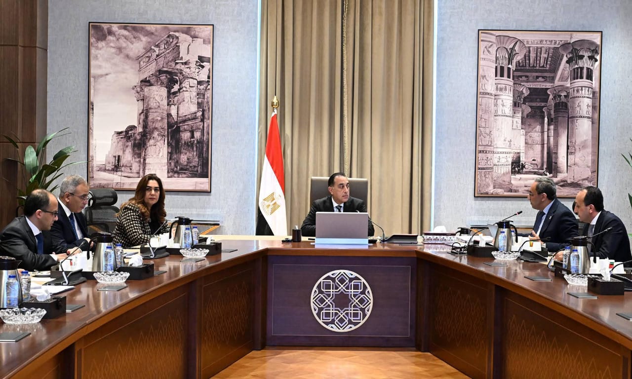 رئيس الوزراء يجتمع مع محافظ قنا لمناقشة الموقف التنفيذي لعدد من المشروعات التنموية والخدمية