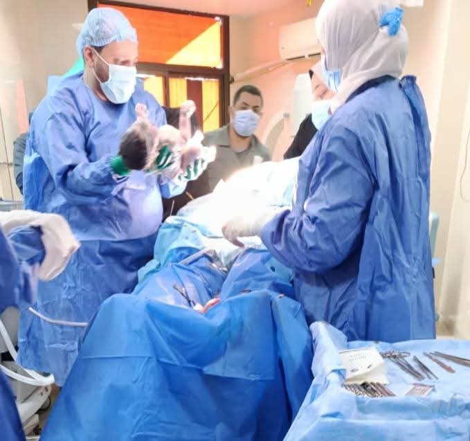 فريق طبي متعدد التخصصات بمستشفيات جامعة أسيوط يتمكن من إنقاذ حياة أم وجنينها عقب تعرضها لنزيف حاد في المخ وهي في شهرها التاسع