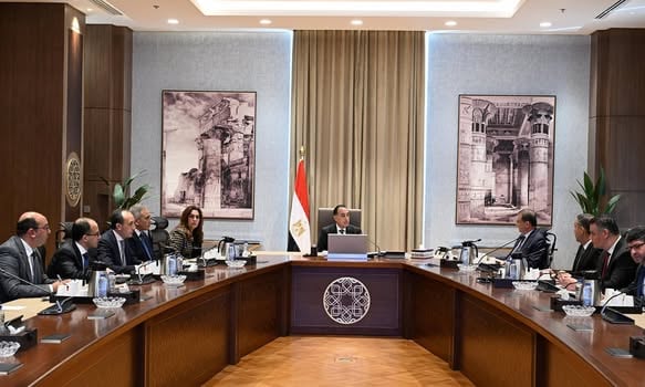 رئيس الوزراء يستعرض إجراءات التعامل مع الحيوانات الضالة والمتروكة بعد تحصين121 ألف كلب خلال عام 2025