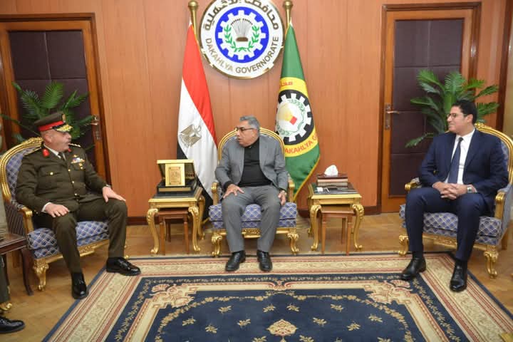 قائد الفرقة السابعة فى ضيافة محافظ الدقهلية لتقديم التهنئة بعيد الميلاد وعيد الشرطة