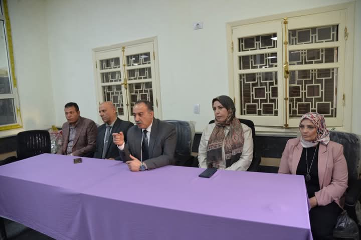 محافظ أسيوط يلتقي أهالي بني رافع بمنفلوط ويؤكد على تحسين مستوى الخدمات ومواجهة أية ظواهر سلبية تهدد استقرار المجتمع،