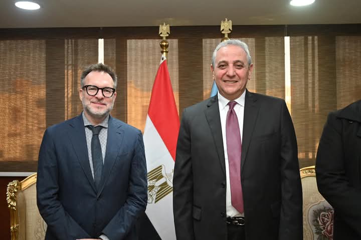 على هامش زيارته لقلعة الصناعة المصريةمحافظ الغربية يستقبل السفير الكندى بالقاهرة لبحث آفاق التعاون ودعم مشروعات التنمية المستدامة بالمحلة الكبرى