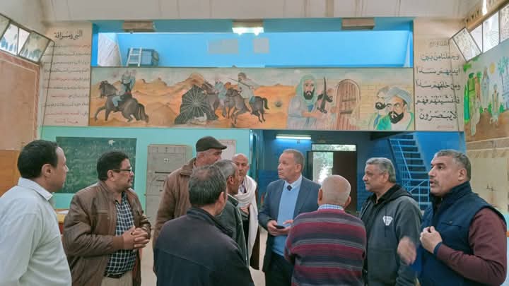 وكيل وزارة التعليم بأسيوط يتابع مبادرة تدوير الرواكد بمدرسة الغنايم الثانوية الصناعية
