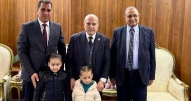 رئيس النيابة الإدارية يكرم أسرة المستشارة سهام صبرى