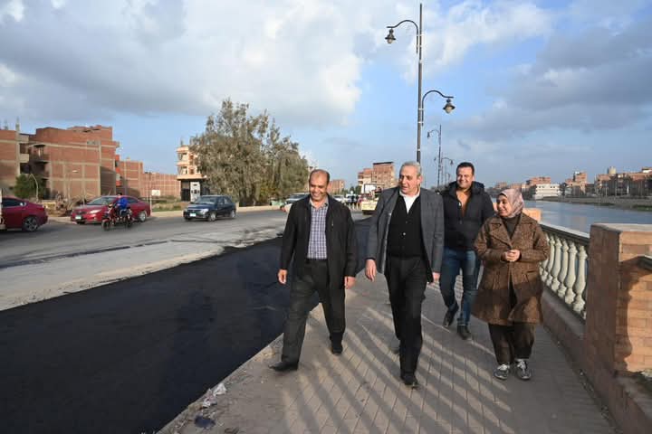 محافظ الغربية يتابع تركيب الفواصل الفسفورية بكورنيش المحلة لفصل الطريق إلى اتجاهين