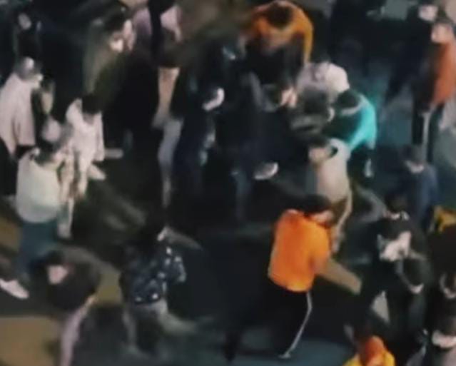 استباحة الحياة في الزاوية الحمراء: أب وابنه يقتلان عاملاً أمام عائلته