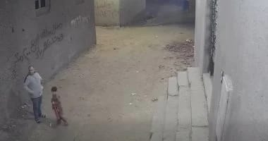 تفاصيل.. التعدي على شاب وطفله وإصابتهم بسلاح نارى