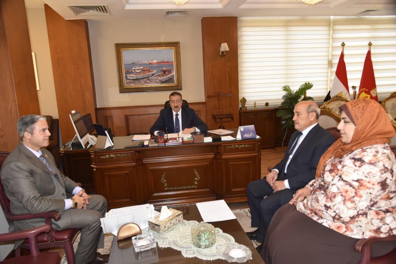 محافظ بورسعيد يستقبل رئيس جهاز حماية المستهلك لمدن القناة