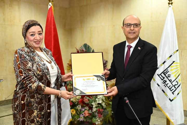 مجلس جامعة أسيوط يشيد بافتتاح 10 أسرّة رعاية مركزة بمستشفى الإصابات، ويثمن دعم «صحتنا للتنمية» للقطاع الطبي الجامعي