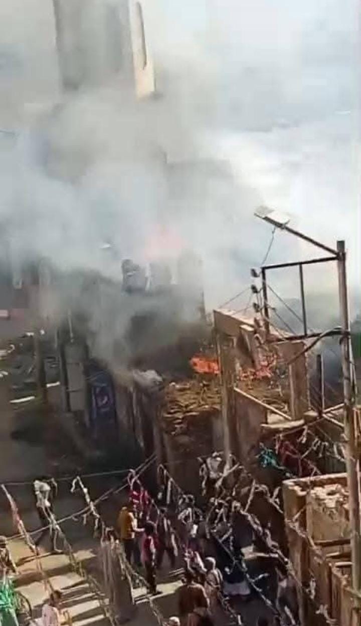 السيطرة على حريق مخزن أسمنت في قوص بقنا