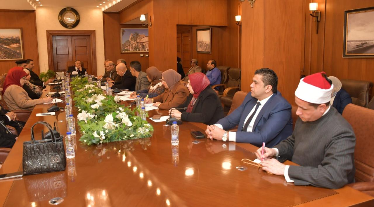 محافظ بورسعيد يترأس اجتماع اللجنة العليا للطفولة