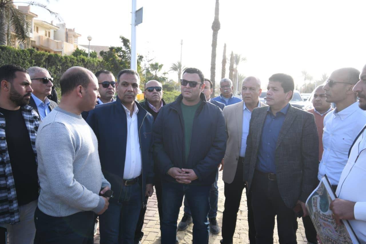 فى ختام جولته وزير الإسكان يتفقد الشاليهات والفيلات بمشروع مارينا ٨ وتطوير مدخل مارينا 5