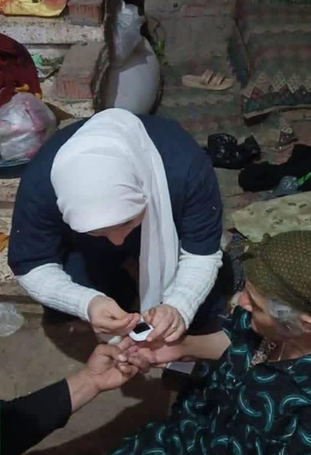 لمسة إنسانية من محافظ الشرقية.. استجابة فورية لإنقاذ سيدة مُسنة بقرية بهنباي وتوفير الرعاية الصحية والاجتماعيه