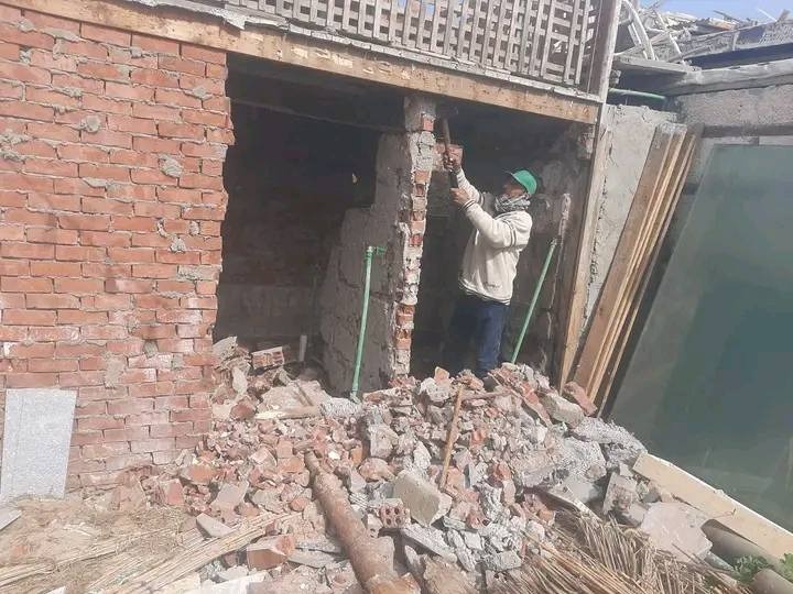 فى بور سعيد إزالة 3 مخالفات بناء بعمارات منطقتى عمرو بن العاص وعمر بن عبد العزيز بالزهور