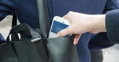 الداخلية.. تضبط لص “خطف الموبايلات”