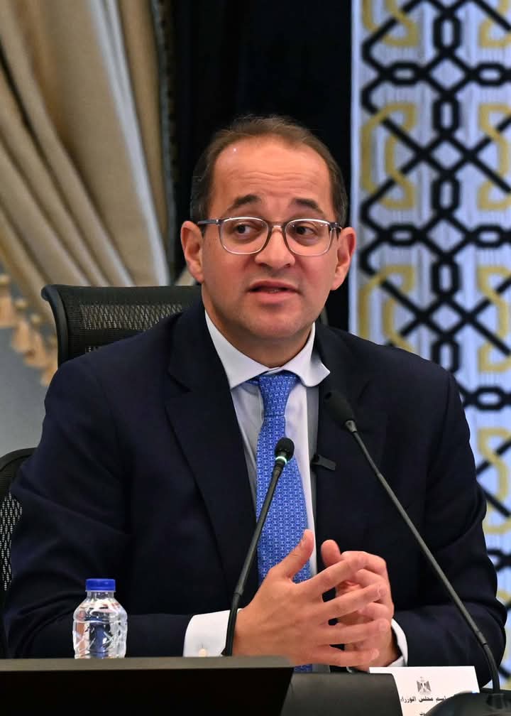 وزير المالية :مساندة نقدية إضافية بـ ٤٠٠ جنيه لعشرة ملايين أسرة مقيدة على البطاقات التموينية خلال مارس وأبريل بتكلفة إجمالية ٨ مليارات جنيه
