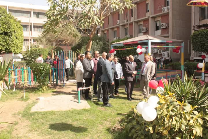 معهد جنوب مصر للأورام جامعة أسيوط يفتتح حديقة الأطفال ومنفذًا لبيع السلع الغذائية
