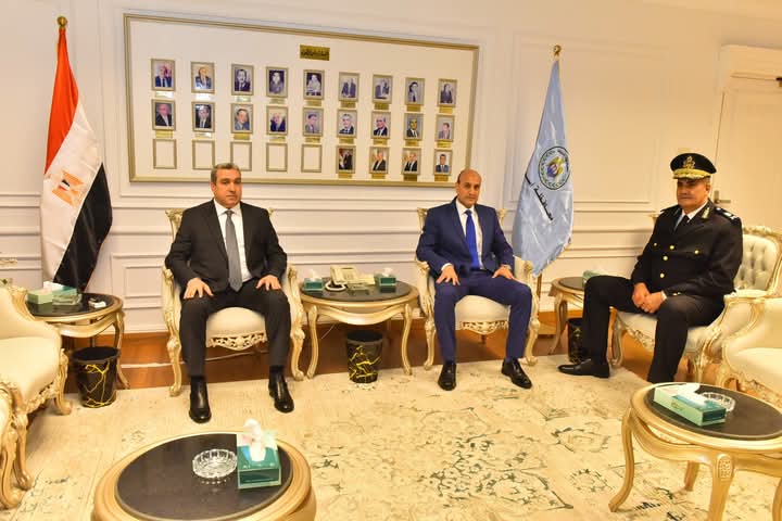 محافظ أسيوط يستقبل مدير الأمن والحكمدار لتقديم التهنئة بمناسبة توليه مهام منصبه