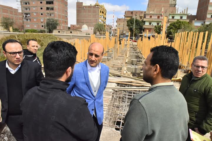 محافظ أسيوط يتفقد تطوير كوبري الحواتكة بمنفلوط ويوجه بتسريع التنفيذ مع الالتزام بمعايير الأمان