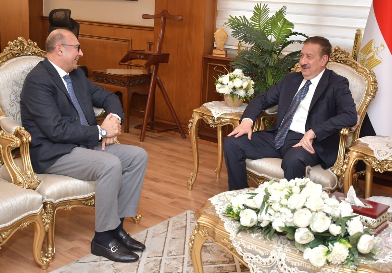 محافظ بورسعيد يستقبل رئيس مجلس إدارة الغرفة التجارية ببورسعيد للتهنئة بتولي منصبه