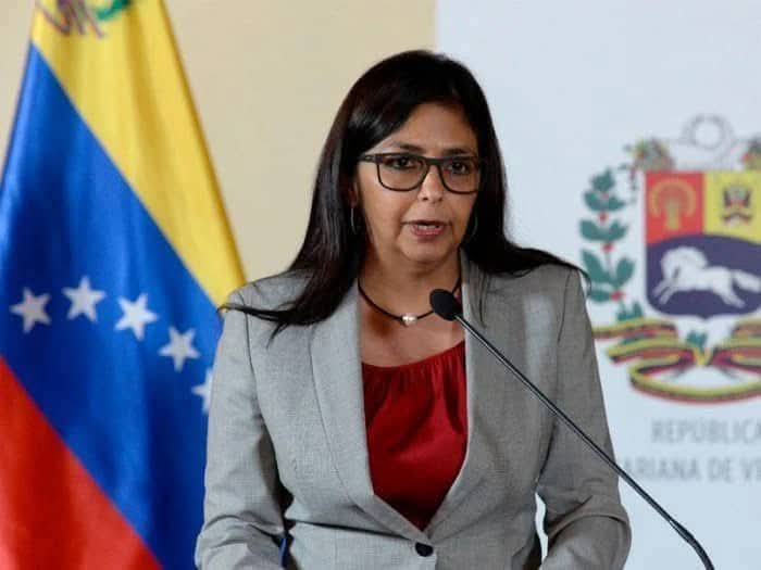 رئيسة فنزويلا بالوكالة توقع قانون العفو العام للإفراج عن السجناء السياسيين والنشطاء والحقوقيين بالبلاد